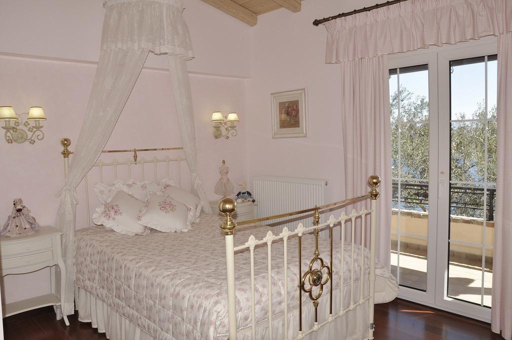 Villa Romantica Perama  Kamer foto